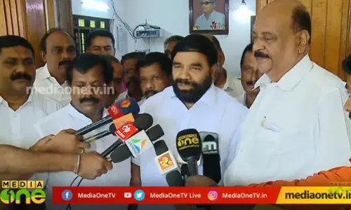 പാലായില് കുളം കലക്കി മീന് പിടിക്കുന്ന ടീം തക്കം പാര്ത്തിരിക്കുന്നുണ്ട് പാലായില് കുളം കലക്കി മീന് പിടിക്കുന്ന ടീം തക്കം പാര്ത്തിരിക്കുന്നുണ്ട്