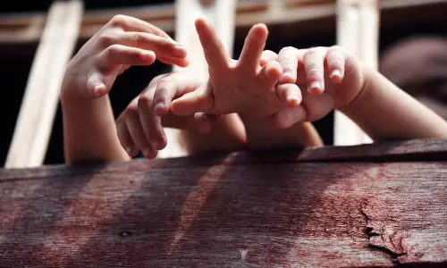 മമ്പാട് കുട്ടികളെ വീട്ടിൽ പൂട്ടിയിട്ട നിലയിൽ; മാതാപിതാക്കള്‍ കസ്റ്റഡിയില്‍