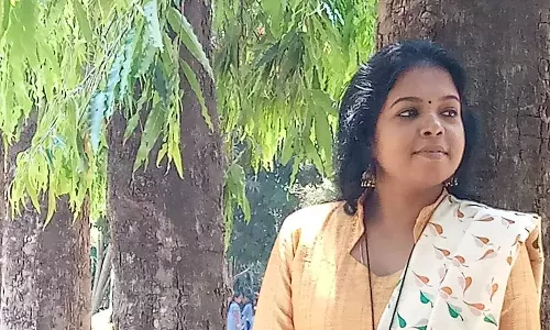 ‘’നിങ്ങൾക്ക് തോന്നുന്നത് ചെയ്യാൻ ഉള്ളതല്ല ആകാശവാണി, ഇവിടെ ഞാനാണ് അതോറിറ്റി’’; കവിത വായിക്കാന് ചെന്ന തന്നെ അപമാനിച്ചതായി റോഷ്നി സ്വപ്ന ‘’നിങ്ങൾക്ക് തോന്നുന്നത് ചെയ്യാൻ ഉള്ളതല്ല ആകാശവാണി, ഇവിടെ ഞാനാണ് അതോറിറ്റി’’; കവിത വായിക്കാന് ചെന്ന തന്നെ അപമാനിച്ചതായി റോഷ്നി സ്വപ്ന