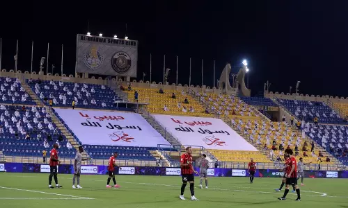 മതപരമായ അവഹേളനങ്ങള്‍ അംഗീകരിക്കാനാകില്ലെന്ന് ഖത്തര്‍, ഫുട്ബോള്‍ ഗാലറിയില്‍ പ്രവാചക പ്രകീര്‍ത്തന ബാനറുകള്‍