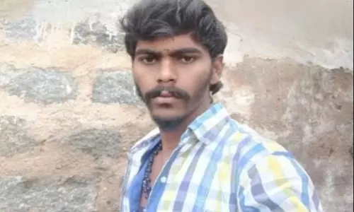 ടിക്ടോക് വീഡിയോ എടുക്കാന് ജീവനുള്ള മത്സ്യത്തെ വിഴുങ്ങിയ യുവാവ് മരിച്ചു ടിക്ടോക് വീഡിയോ എടുക്കാന് ജീവനുള്ള മത്സ്യത്തെ വിഴുങ്ങിയ യുവാവ് മരിച്ചു