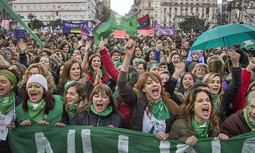 അര്‍ജന്റീനയില്‍ ഗര്‍ഭഛിദ്രം നിയമവിധേയമാക്കണമെന്ന് ആവശ്യപ്പെട്ട് വീണ്ടും പ്രതിഷേധം ശക്തമാകുന്നു