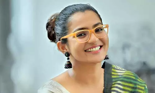 കെട്ടകാലത്തിന്റെ പ്രതീക്ഷയാണ് പാർവ്വതി, ധൈര്യമാണവർ: ഹരീഷ് പേരടി