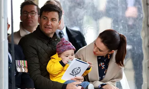 വിജയിച്ച ജസീന്തയുടെ പിന്നിലെ പുരുഷൻ വിജയിച്ച ജസീന്തയുടെ പിന്നിലെ പുരുഷൻ