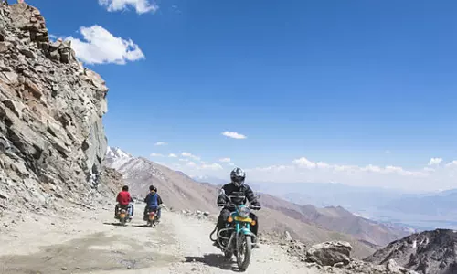 കുറഞ്ഞ ചെലവിൽ ലഡാക്കിൽ പോയി വരാം, ഈ കാര്യങ്ങൾ ശ്രദ്ധിച്ചാൽ മതി