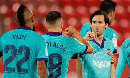 നാല് ഗോള് ജയത്തോടെ ബാഴ്സലോണ, അരങ്ങിലും അണിയറയിലും മെസി നാല് ഗോള് ജയത്തോടെ ബാഴ്സലോണ, അരങ്ങിലും അണിയറയിലും മെസി