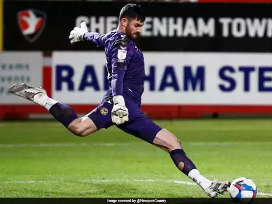 ഗോള്‍കീപ്പറുടെ അമ്പരപ്പിക്കുന്ന ലോങ് റേഞ്ച് ഗോള്‍; വീഡിയോ കാണാം