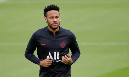 നെയ്മര്‍ ബാഴ്സയിലേക്ക് ? സ്വന്തമാക്കാതെ ലോണില്‍ കളിപ്പിക്കാന്‍ നീക്കം