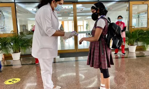 മിഡ് സെമസ്റ്റര്‍ അവധിയില്‍ അധ്യാപകര്‍ വിമാനയാത്ര ഒഴിവാക്കണമെന്ന് ഖത്തര്‍ വിദ്യാഭ്യാസമന്ത്രാലയം