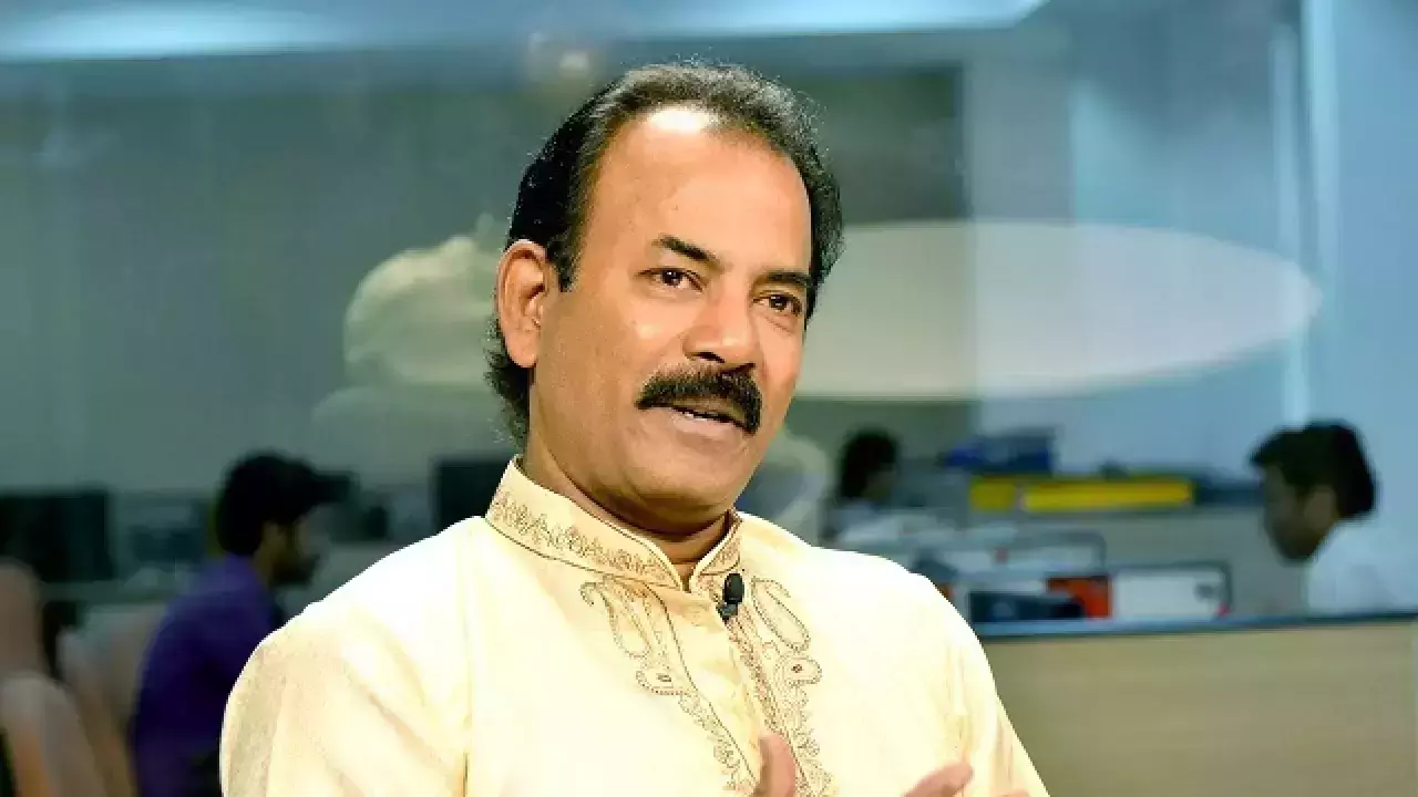 കേന്ദ്രം 20 കൂട്ടിയാല്‍ കേരളം 25 കൂട്ടുവല്ലേ, ഇത് ചോദ്യം ചെയ്യണം; ഇന്ധന വിലവര്‍ധനയില്‍ മേജര്‍ രവി