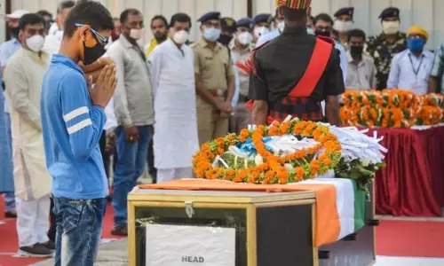 ആർക്കു വേണ്ടിയുള്ള യുദ്ധങ്ങൾ?