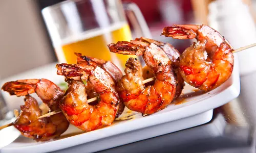 പിടയ്ക്കുന്ന മീൻ, സ്വാദൂറുന്ന മീൻ വിഭവങ്ങൾ; നാവില്‍ കപ്പലോടിച്ച് സി.എം.എഫ്.ആര്‍.ഐ ഭക്ഷ്യ-മത്സ്യ-കാര്‍ഷിക മേള