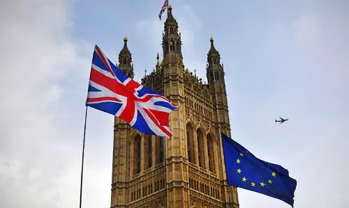 കണ്‍സര്‍വേറ്റീവ് പാര്‍ട്ടി അംഗങ്ങളെ പുറത്താക്കിയ നടപടിയില്‍ പ്രതിഷേധിച്ച് മന്ത്രിസഭ അംഗം ആംബെര്‍ റൂഡ് രാജിവെച്ചു