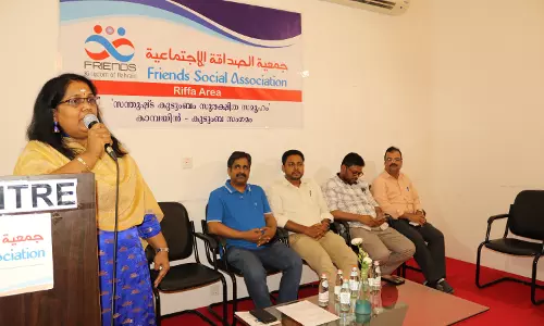 മക്കളെ ചേർത്ത് പിടിച്ച് കുടുംബം മനോഹരമാക്കാം.