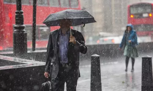 ഇംഗ്ലണ്ടില്‍ കനത്ത മഴ; ഡാം തകര്‍ന്നു