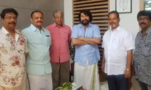 “ഞങ്ങളെ സഹായിക്കാൻ ആരുമില്ലാതിരുന്നപ്പോഴാണ് മമ്മൂക്ക രക്ഷകനായത്” മമ്മൂട്ടിയുടെ വീട്ടിലെത്തി നന്ദി പറഞ്ഞ് തിയറ്റർ ഉടമകൾ