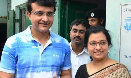 വ്യാജ ഫേസ്ബുക്ക് പേജിലൂടെ ചിത്രങ്ങള്‍ പ്രചരിപ്പിക്കുന്നു; പരാതിയുമായി സൗരവ് ഗാംഗുലിയുടെ ഭാര്യ