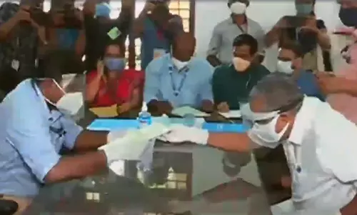 പിണറായി വിജയൻ നാമനിർദേശ പത്രിക സമർപ്പിച്ചു