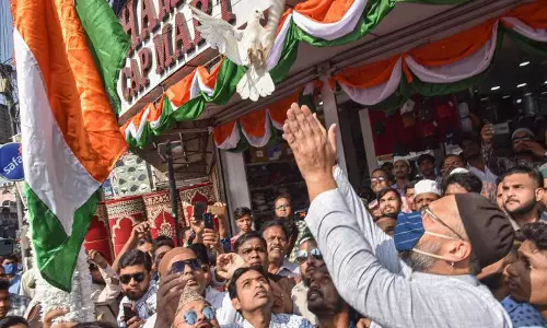 അയോധ്യ പള്ളി നിര്‍മാണത്തിനുള്ള സംഭാവന, പാവപ്പെട്ട പെണ്‍കുട്ടികളുടെ വിവാഹത്തിന് നല്‍കൂ എന്ന് ഉവൈസി