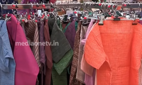 കുപ്പടം മുണ്ടുകള്‍,  മിനിസ്റ്റര്‍ ഷര്‍ട്ടുകള്‍, ആവണി സാരി; ഓണത്തിന് മലയാളിയെ അണിയിച്ചൊരുക്കാന്‍  ഖാദി റെഡിയാണ്