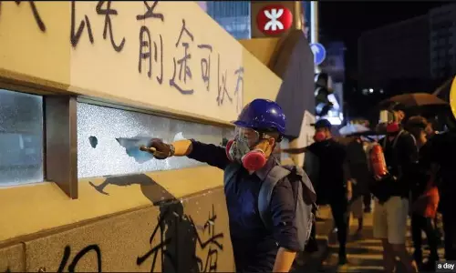 ഹോങ്കോങ്കില്‍ പ്രക്ഷോഭകാരികളും പൊലീസും തമ്മിലുള്ള സംഘര്‍ഷങ്ങളില്‍ അയവ്