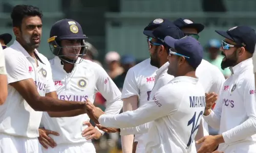 ഇംഗ്ലണ്ട് വട്ടംകറങ്ങി; ഇന്ത്യക്ക് കൂറ്റൻ ജയം