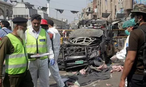 ലാഹോറിലെ സൂഫി ദർഗയിലുണ്ടായ സ്ഫോടനത്തിൽ പത്ത് പേര്‍ കൊല്ലപ്പെട്ടു 