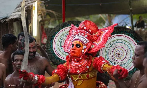 വൈരജാതൻ ക്ഷേത്രം കളിയാട്ടത്തിന്റെ ഭാഗമായി വൈരജാതൻ തെയ്യം അരങ്ങിലെത്തി