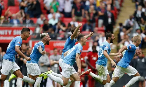 സിറ്റി കമ്മ്യൂണിറ്റി ഷീല്‍ഡ് ചാമ്പ്യന്‍സ്; ജോവന്‍ ഗാമ്പര്‍ കിരീടം ബാഴ്സക്ക്