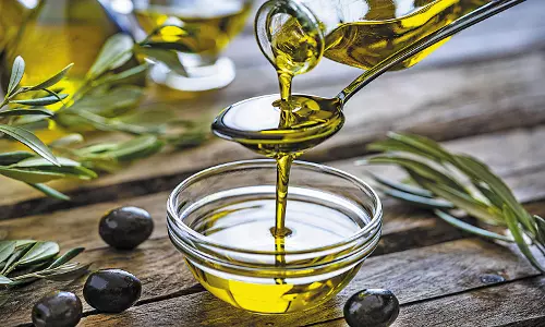 അല്‍പം ഒലിവ് ഓയില്‍ മതി മുഖം തിളങ്ങാന്‍