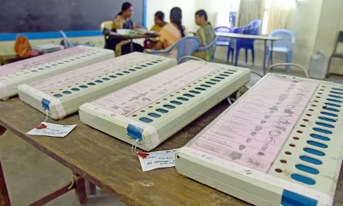 പോളിംങ് ഉദ്യോഗസ്ഥര്‍ക്ക് വോട്ട് ചെയ്യാന്‍ അവസരം നഷ്ടമായ സംഭവത്തില്‍ നടപടി ആവശ്യപ്പെട്ട് യു.ഡി.എഫ്