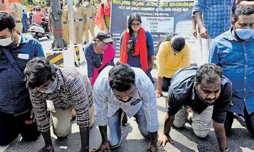 സെക്രട്ടറിയേറ്റിന് മുന്നിൽ സമരം ശക്തമാക്കി ഉദ്യോഗാർഥികൾ