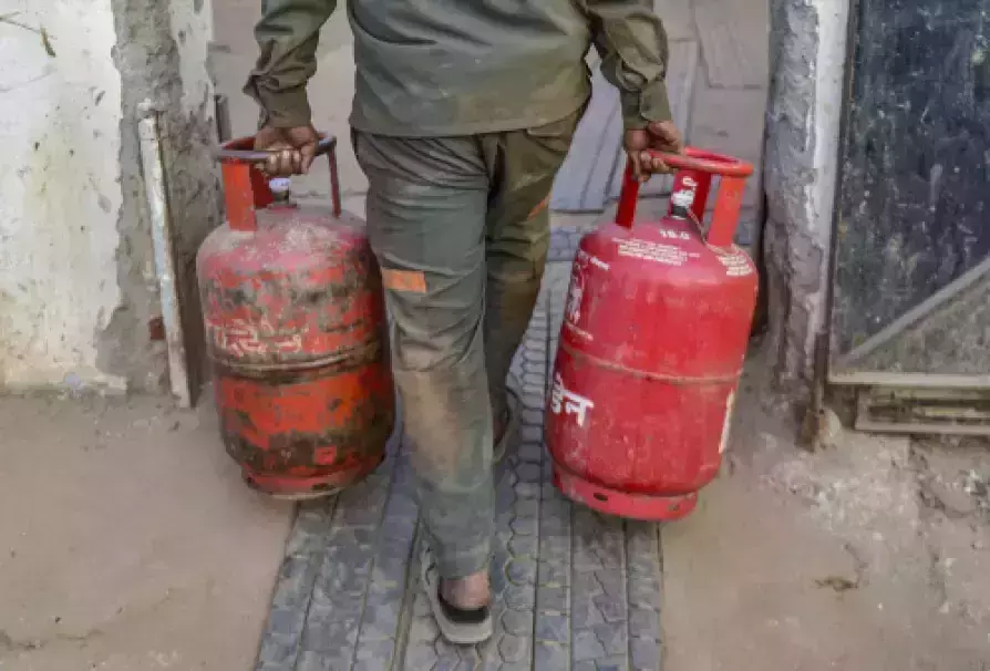 കൂട്ടി ഇന്നും; ഗ്യാസിനും പെട്രോളിനും ഡീസലിനും