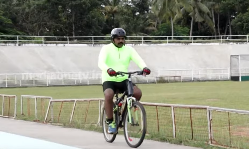 ഈ സൈക്കിള്‍ ഇടത്തോട്ടു തിരിച്ചാൽ മുൻചക്രം വലത്തോട്ടും വലത്തോട്ടു തിരിച്ചാൽ മുൻചക്രം ഇടത്തോട്ടും തിരിയും; ഗിന്നസ് റെക്കോഡുമായി പി.കെ കുമാര്‍