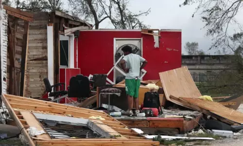 അമേരിക്കയില്‍  ലോറ ചുഴലിക്കാറ്റ്; ലൂസിയാനയില്‍ അഞ്ച് മരണം റിപ്പോര്‍ട്ട് ചെയ്തു