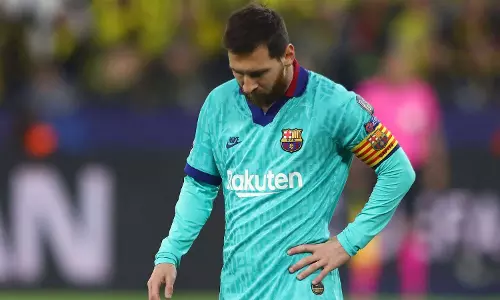 മെസി കളിച്ചിട്ടും രക്ഷയില്ലാതെ ബാഴ്സ; ചെല്സിക്കും ലിവര്പൂളിനും ഞെട്ടിക്കുന്ന തോല്വി മെസി കളിച്ചിട്ടും രക്ഷയില്ലാതെ ബാഴ്സ; ചെല്സിക്കും ലിവര്പൂളിനും ഞെട്ടിക്കുന്ന തോല്വി