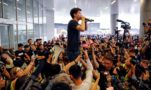 കീഴടങ്ങാന്‍ ഉദ്ദേശമില്ലെന്ന് ചെെനീസ് വിരുദ്ധ പ്രക്ഷോഭകര്‍