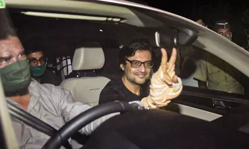 ആത്മഹത്യ പ്രേരണ കേസില്‍ അര്‍ണബിന്‍റെ പരിരക്ഷ നീട്ടി ബോംബെ കോടതി