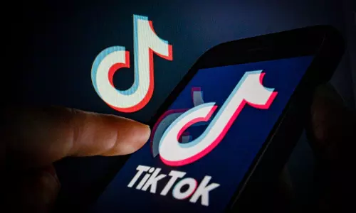 ടിക്ടോക്കിലും ചതിക്കുഴി; വീഡിയോ ദുരുപയോഗം ചെയ്ത് പെണ്കുട്ടികളെ ഭീഷണിപ്പെടുത്തുന്നതായി പരാതി, സീരിയല് താരവും കെണിയില് കുടുങ്ങി ടിക്ടോക്കിലും ചതിക്കുഴി; വീഡിയോ ദുരുപയോഗം ചെയ്ത് പെണ്കുട്ടികളെ ഭീഷണിപ്പെടുത്തുന്നതായി പരാതി, സീരിയല് താരവും കെണിയില് കുടുങ്ങി