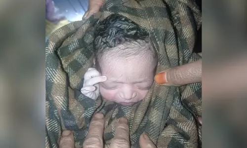 മഞ്ഞ് മൂടി റോഡ് ബ്ലോക്കായി; സൈനിക വാഹനത്തില്‍ കുഞ്ഞിന് ജന്‍മം നല്‍കി യുവതി