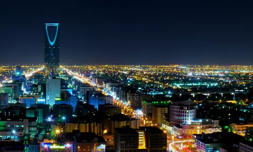 സൗദിയിലേക്കുള്ള സന്ദര്‍ശക വിസയിലെ മാറ്റങ്ങളും ഫീസ് നിരക്കും; ഒരു വര്‍ഷത്തെ വിസയില്‍ ആറ് മാസം തുടച്ചയായി നില്‍ക്കാം; പൂര്‍ണമായ വിശദാംശങ്ങള്‍ 