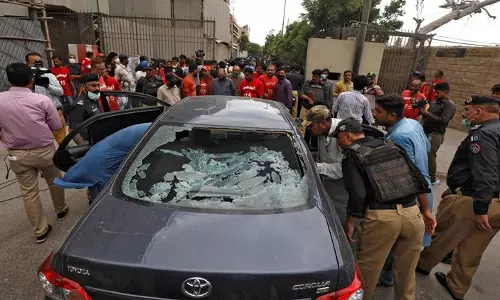 കറാച്ചിയില്‍ സ്റ്റോക് എക്സ്ചേഞ്ചിന് നേരെ ഭീകരാക്രമണം