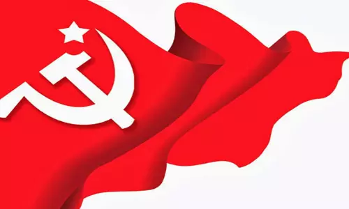 ഇന്ധനവില വർധനക്ക് എതിരെ സി.പി.എമ്മിൻ്റെ അടുപ്പുകൂട്ടൽ സമരം ഇന്ധനവില വർധനക്ക് എതിരെ സി.പി.എമ്മിൻ്റെ അടുപ്പുകൂട്ടൽ സമരം