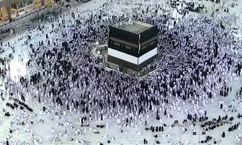 ഹജ്ജിന് മുന്നോടിയായി കഅ്ബാലയത്തിന്റെ അറ്റകുറ്റപ്പണികൾ അതിവേഗത്തിലായി