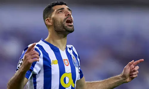 യുവന്റസിനെ വീഴ്ത്തി പോർട്ടോ, ഡോട്മുണ്ടിന് മുന്നിൽ വീണ് സെവിയ്യ