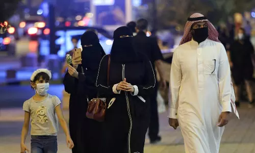 കോവിഡ് പ്രോട്ടോകോൾ ലംഘിക്കുന്ന സ്ഥാപനങ്ങള്‍ പൂട്ടും; നിയമങ്ങള്‍ കടുപ്പിച്ച് സൗദി