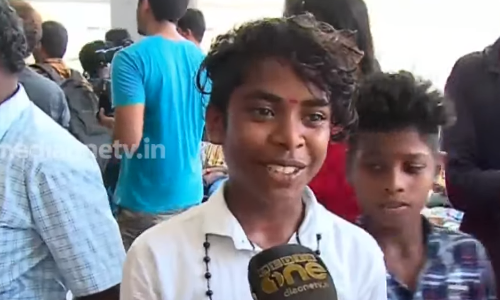 സിനിമ കാണാന്‍ അവസരം കിട്ടിയതിന്റെ സന്തോഷത്തില്‍ ആദിവാസി ഊരുകളിലെ കുട്ടികള്‍