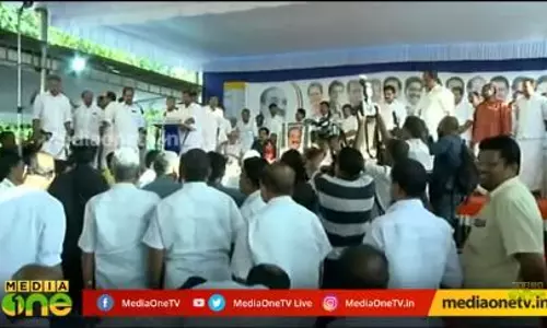 കൂവി വിളിക്കുക മാത്രമല്ല അത്യാവശ്യം ചീത്ത വിളിയും കേട്ടിട്ടുണ്ട് കൂവി വിളിക്കുക മാത്രമല്ല അത്യാവശ്യം ചീത്ത വിളിയും കേട്ടിട്ടുണ്ട്