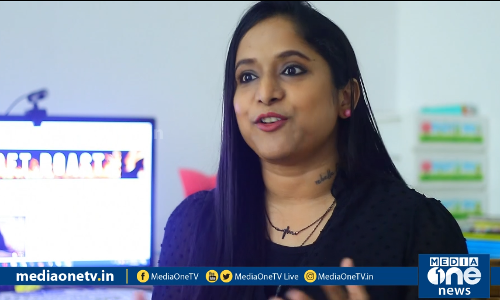 റോസ്റ്റിങ് രംഗത്തെ മലയാളി വനിതാ സാന്നിദ്ധ്യം; ഗെറ്റ് റോസ്റ്റ് വിത്ത് ഗായത്രി | Youtube Roasting | Weekend Arabia