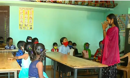 ലിപികളില്ലെങ്കിലും ഈ ഗ്രോത്രഭാഷകള്‍ക്ക് മഴവില്‍പ്പൂവിന്‍റെ അഴകുണ്ട്; ആദിവാസി ഊരുകളില്‍ ആവേശമായി ഓണ്‍ലൈന്‍ ക്ലാസുകള്‍